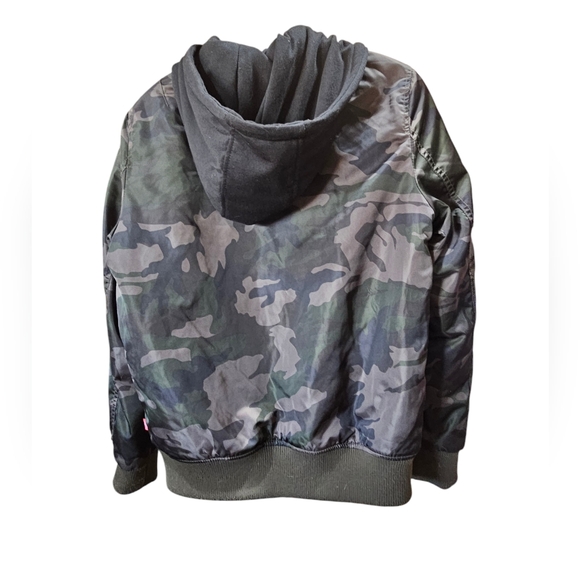 Levi’s Women’s Flight Bomber Jacket with Hood Green Camo Size M NWOT MSRP $160 - Picture 4 of 8